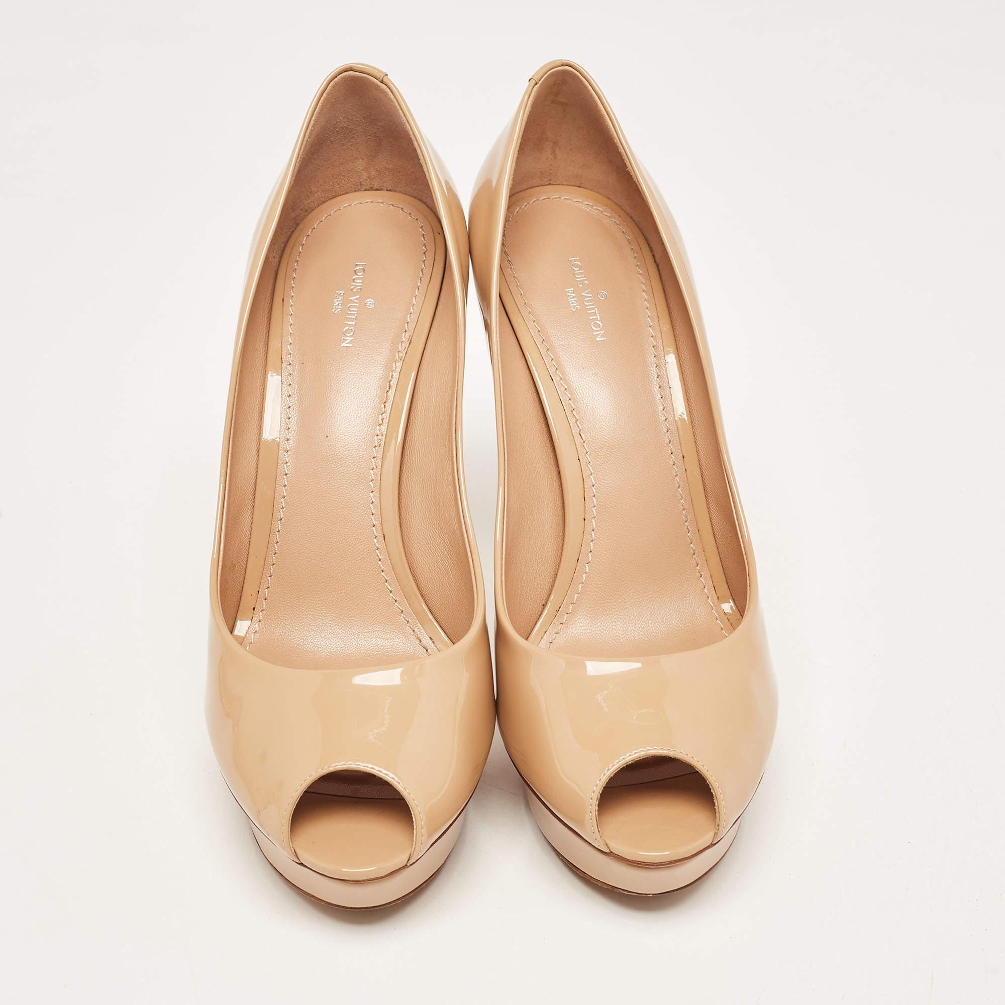 Beige Escarpins à bout ouvert en cuir verni beige Louis Vuitton, taille 40 en vente