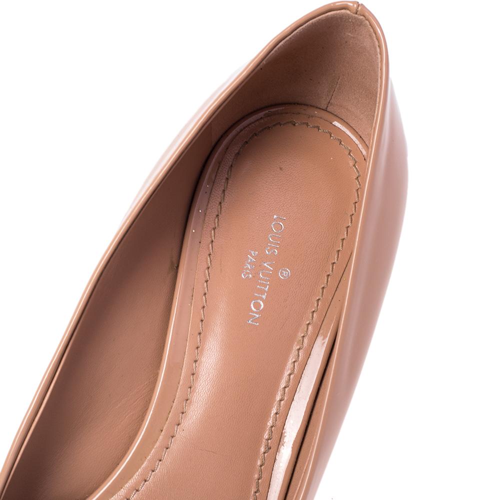 Women's Louis Vuitton Beige Patent Leather Madeleine Logo Block Heel Pumps Size 36