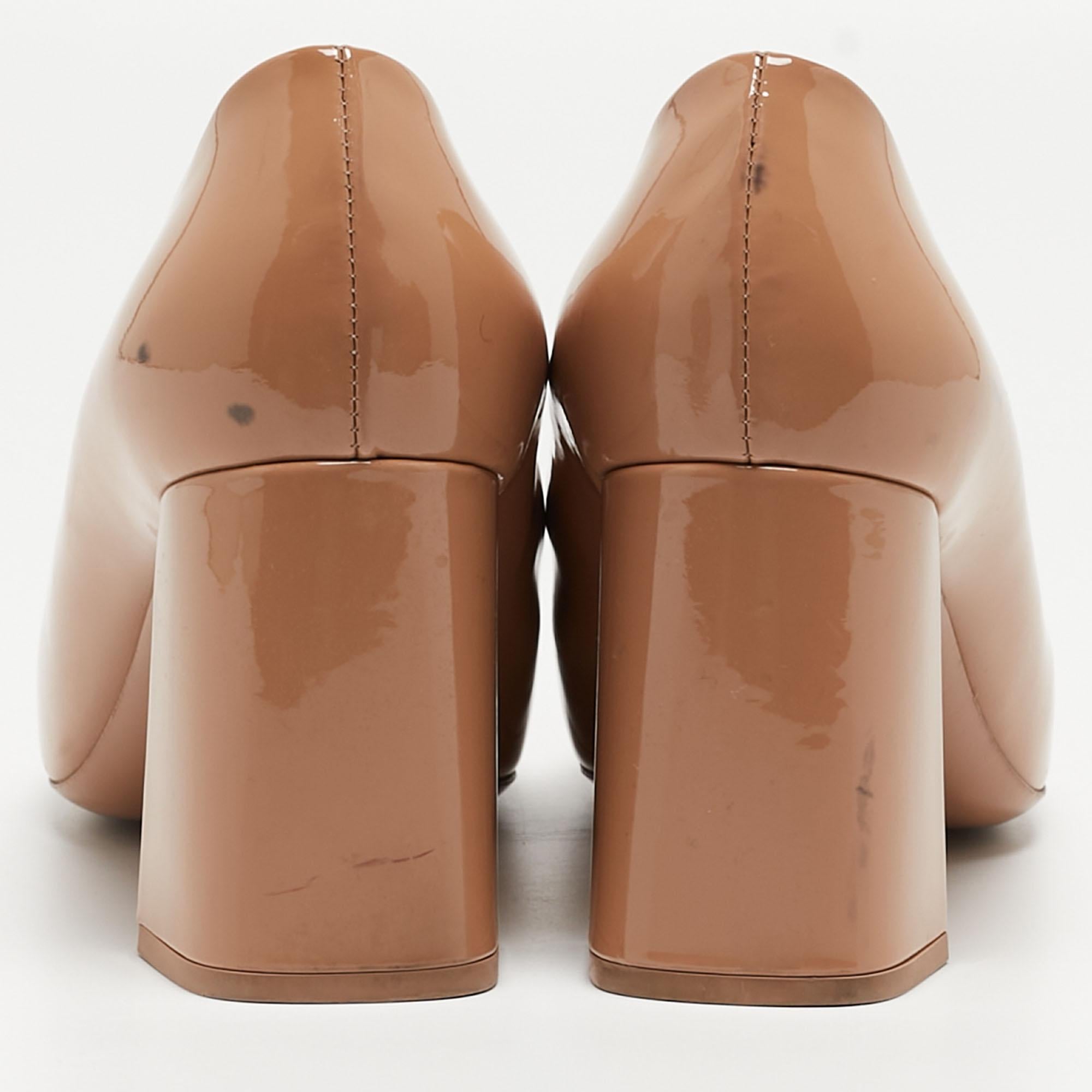 Louis Vuitton Beige Patent Leather Madeleine Pumps Size 39 In Fair Condition For Sale In Dubai, Al Qouz 2