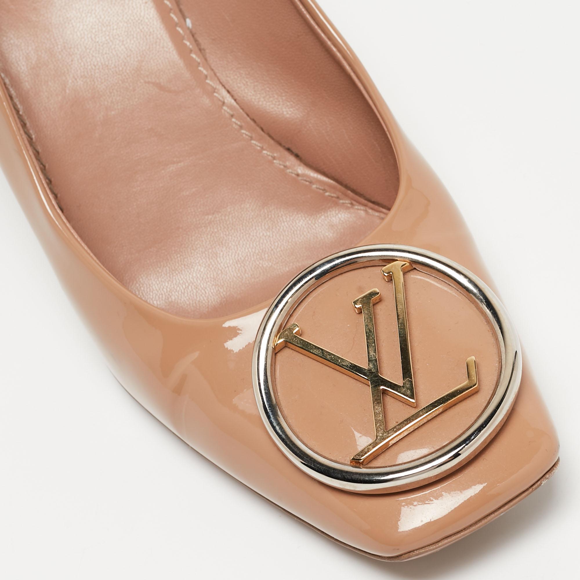 Women's Louis Vuitton Beige Patent Leather Madeleine Pumps Size 39 For Sale