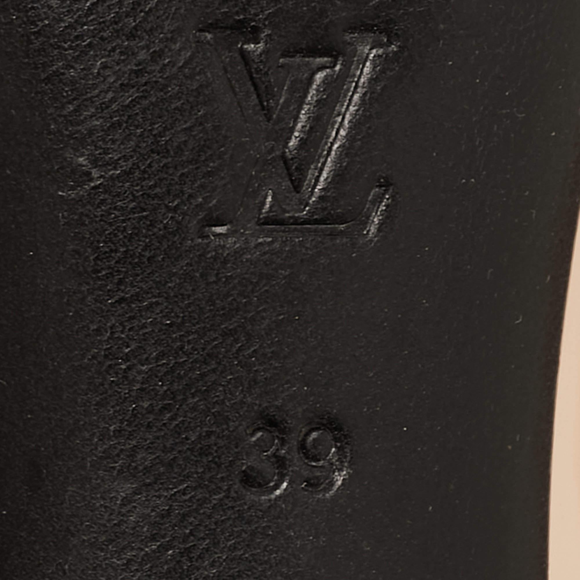 Women's Louis Vuitton Beige Patent Leather Madeleine Pumps Size 39 For Sale