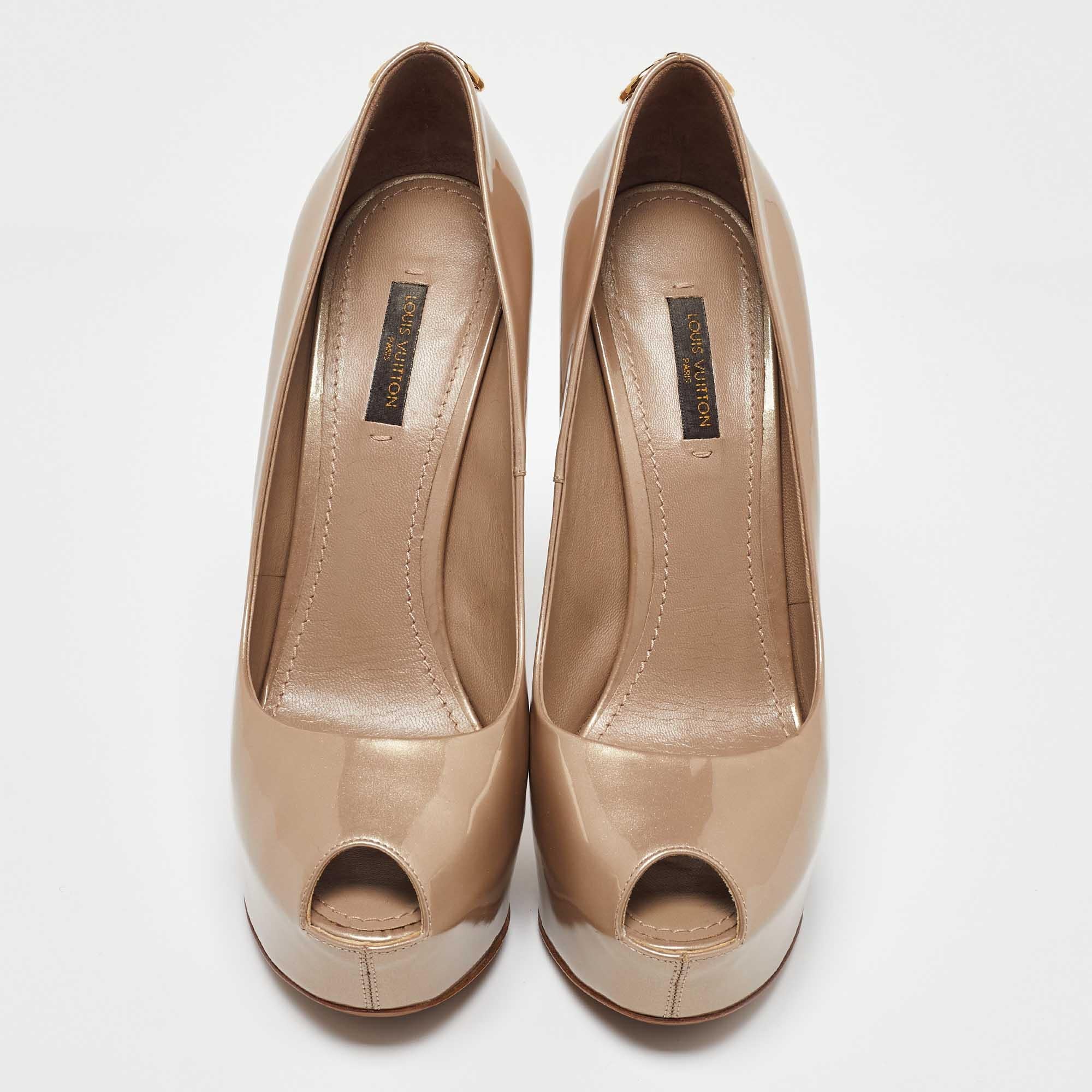 Louis Vuitton Beige Patent Leather Oh Really Peep Toe Platform Pumps Taglia 36.5 In condizioni buone in vendita a Dubai, Al Qouz 2
