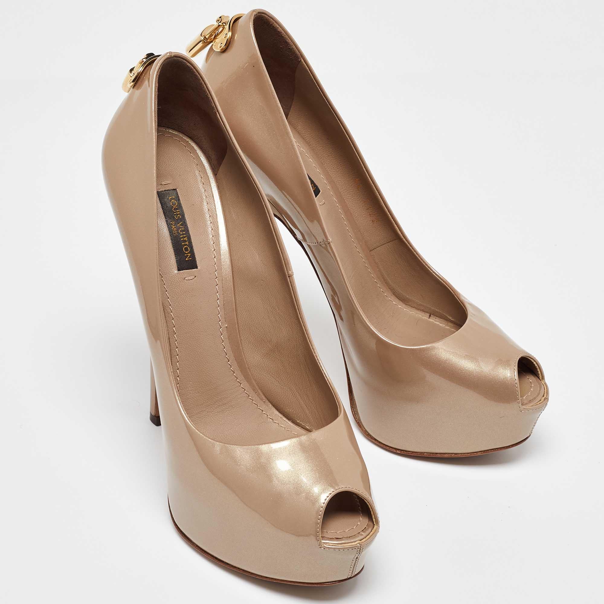 Donna Louis Vuitton Beige Patent Leather Oh Really Peep Toe Platform Pumps Taglia 36.5 in vendita