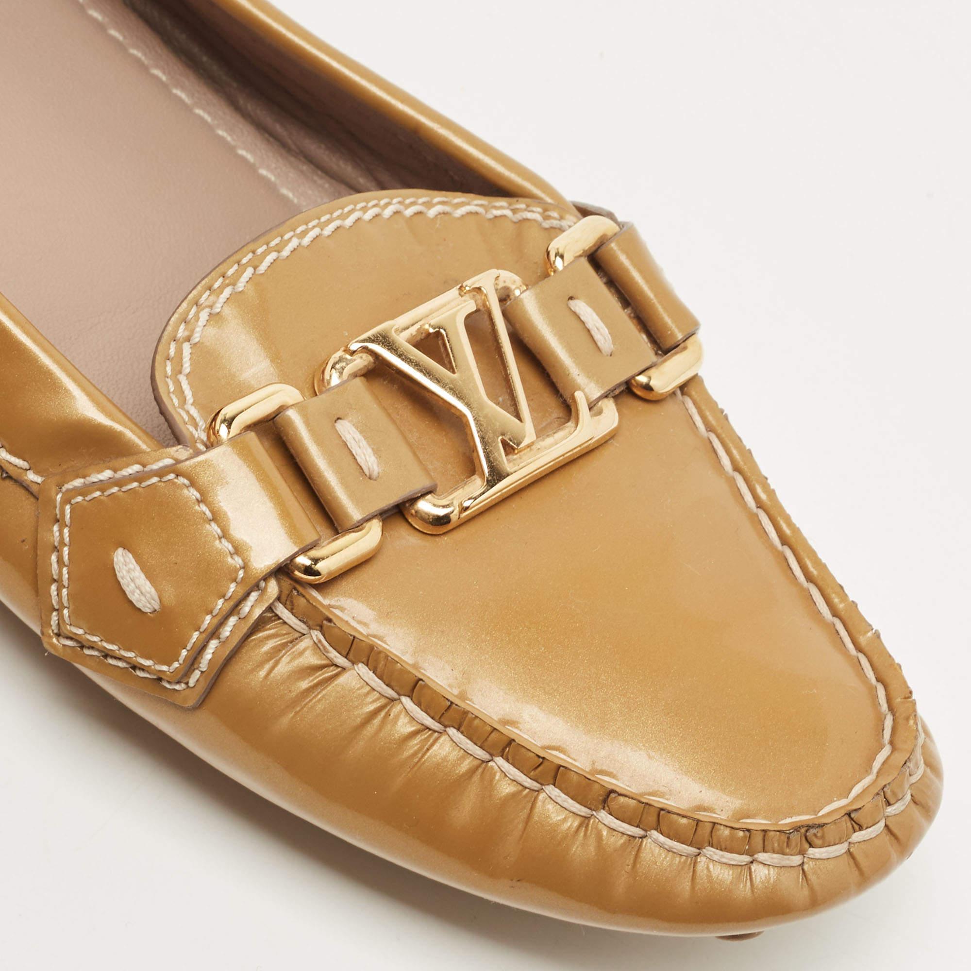 Louis Vuitton Beige Patent Leather Oxford Loafers Size 37 For Sale 2