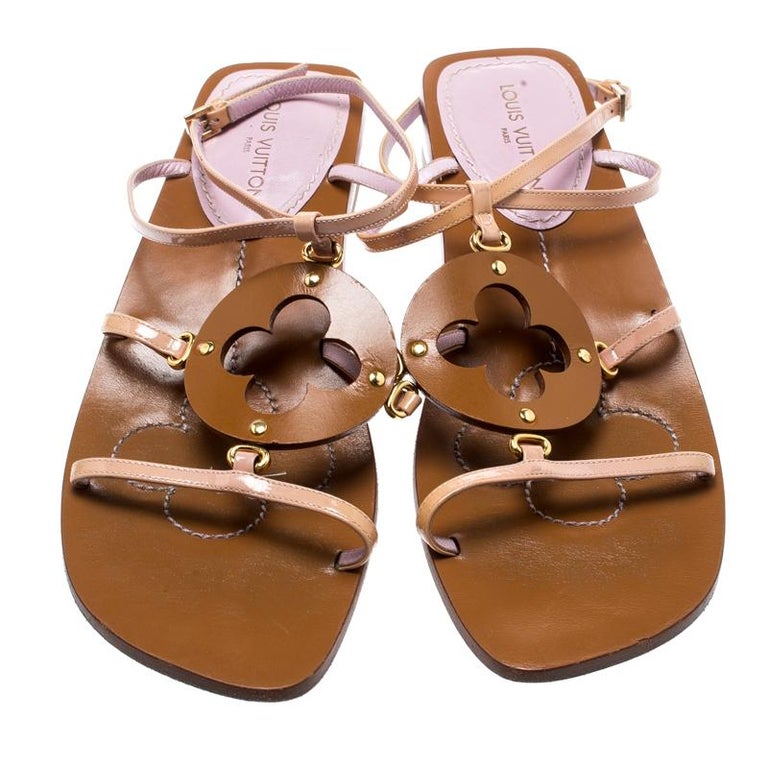 Louis Vuitton Beige Patent Leather Strappy Sandals Size 39.5 For Sale