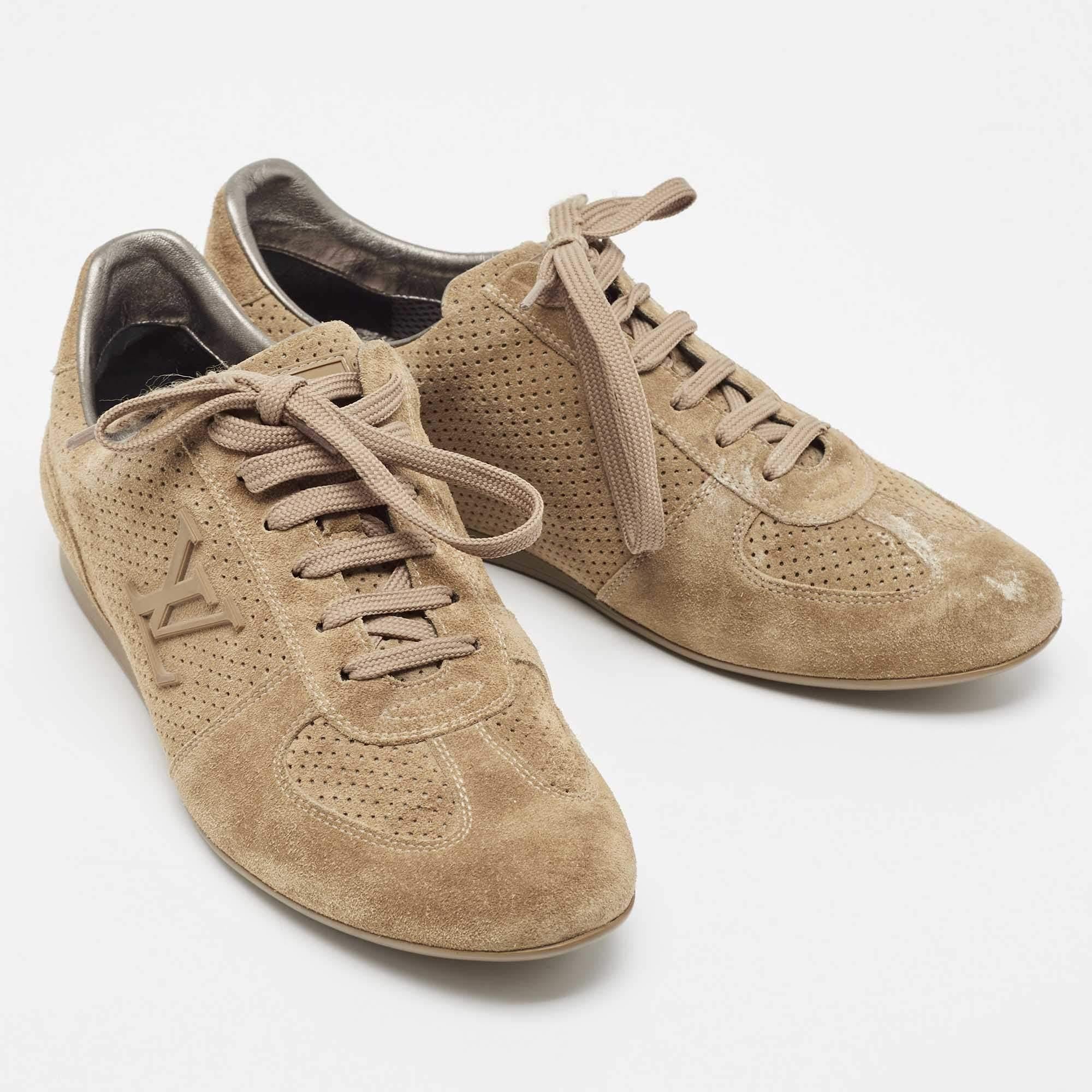 Louis Vuitton Beige Perforated Suede Low Top Sneakers Size 38 In Good Condition For Sale In Dubai, Al Qouz 2