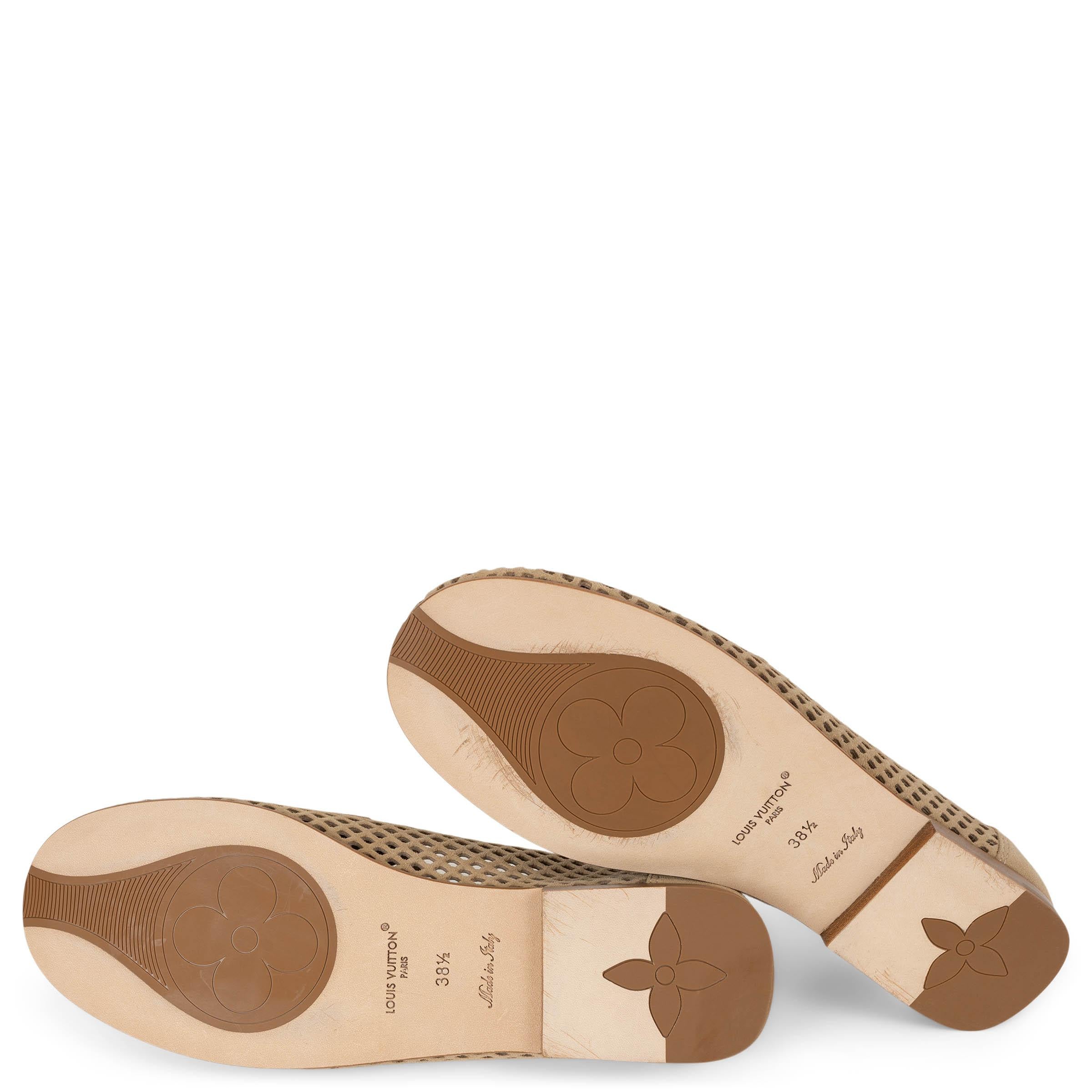 LOUIS VUITTON Mocassins SOHO en daim perforé beige Chaussures 38.5 en vente 3