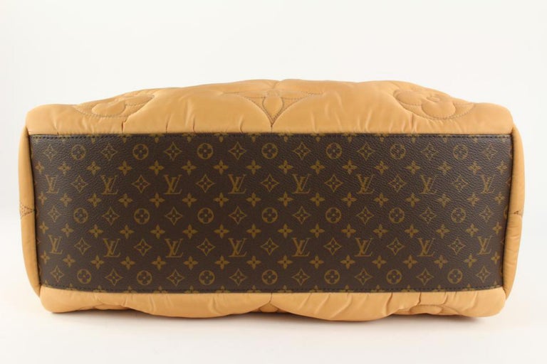 Louis Vuitton Beige Pillow Monogram Puffer Onthego GM Tote 1111lv29 at  1stDibs
