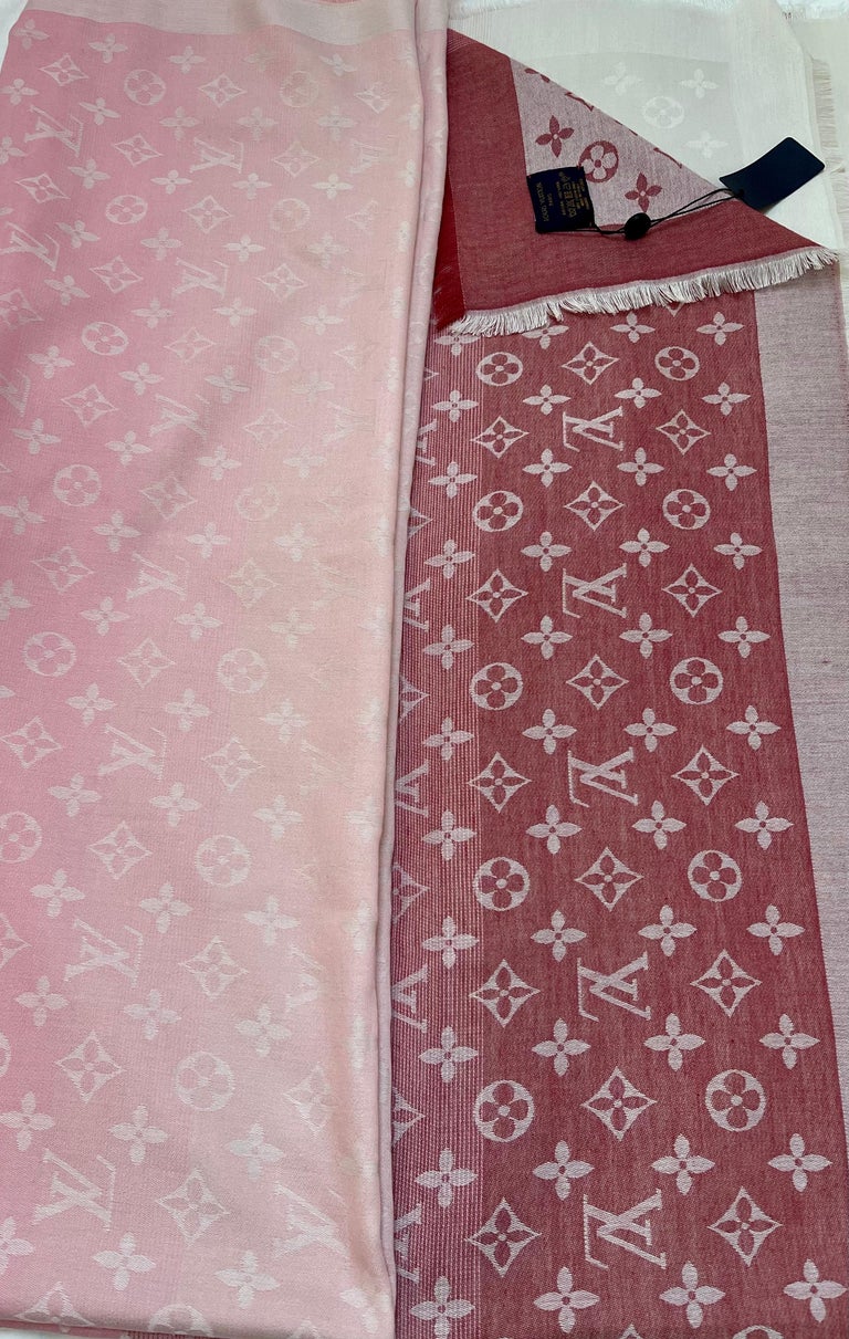 Louis Vuitton monogram nude pink Tone on tone shawl weaved jacquard silk  M74441 Cream Wool ref.234499 - Joli Closet