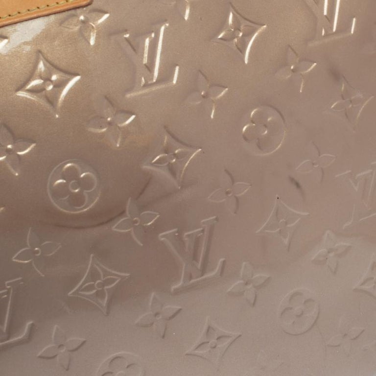 Louis Vuitton Beige Poudre Monogram Vernis Brea MM Bag at 1stDibs