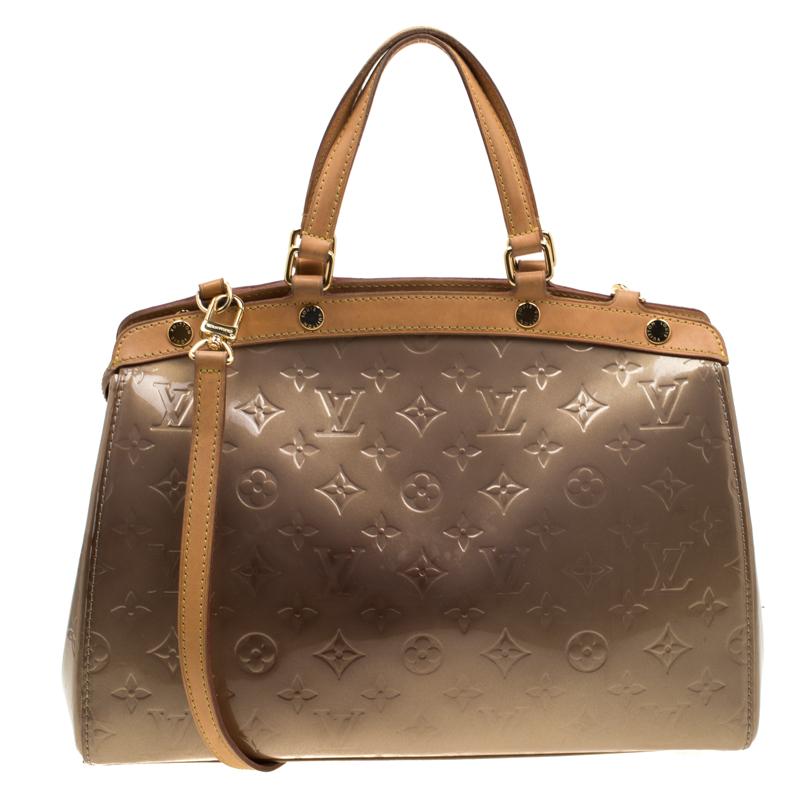 Louis Vuitton Brea's feminine shape is inspired by the doctor's bag. Crafted from signature Monogram Vernis, the bag has a perfect finish. The fabric lined interior is spacious and it is secured by a zipper. The bag features double handles, a