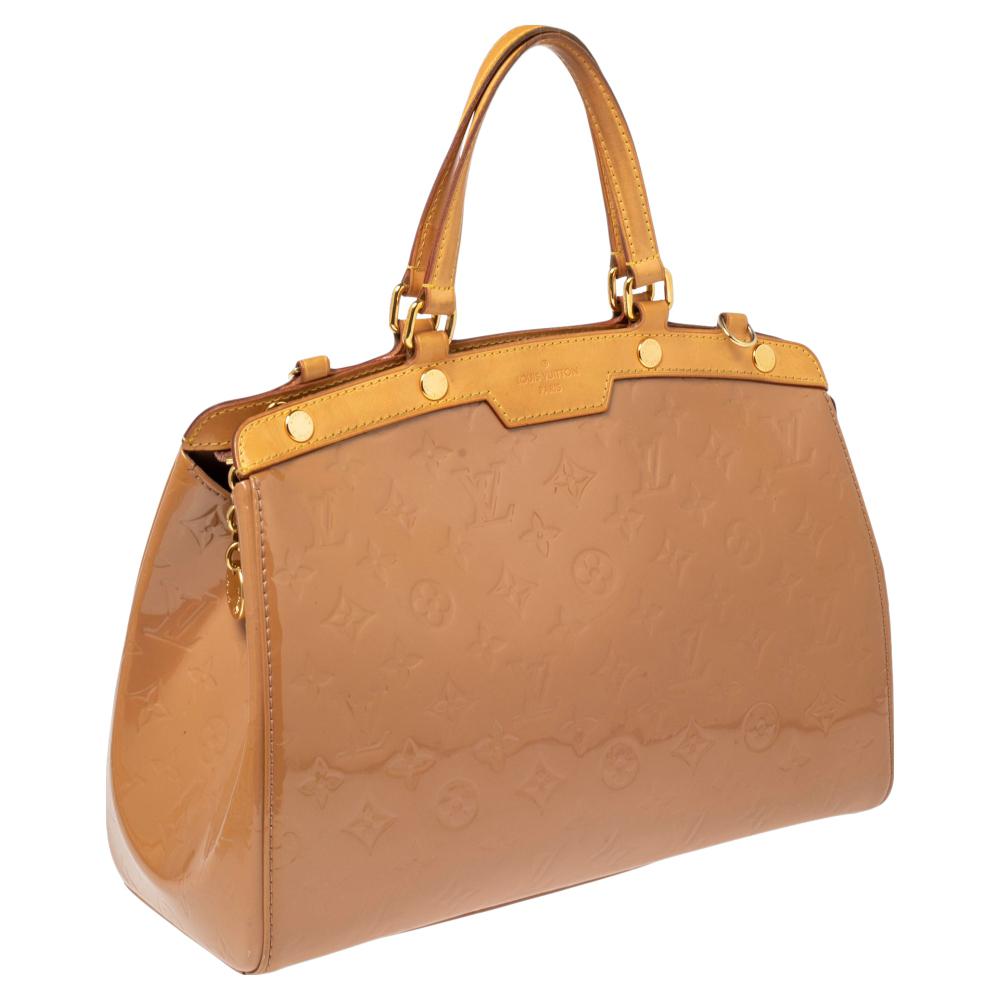 Louis Vuitton Beige Poudre Monogram Vernis Brea MM Bag In Good Condition In Dubai, Al Qouz 2