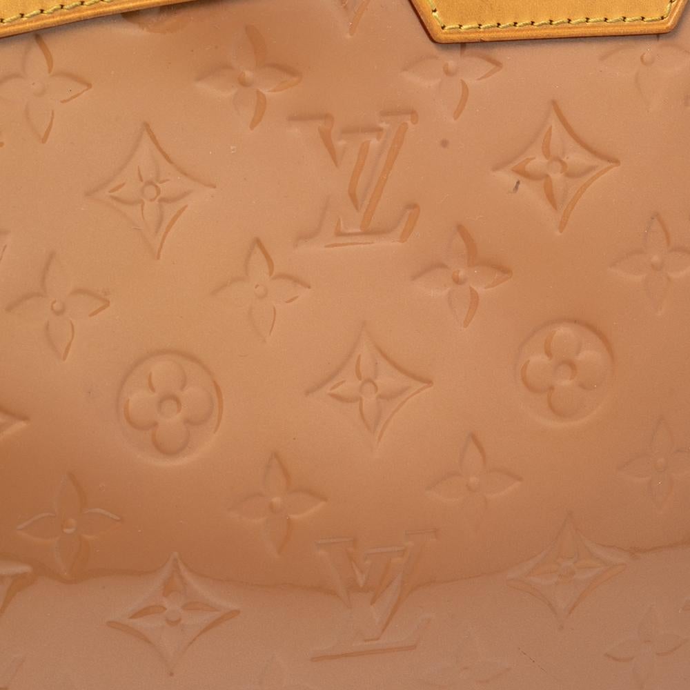 Women's Louis Vuitton Beige Poudre Monogram Vernis Brea MM Bag