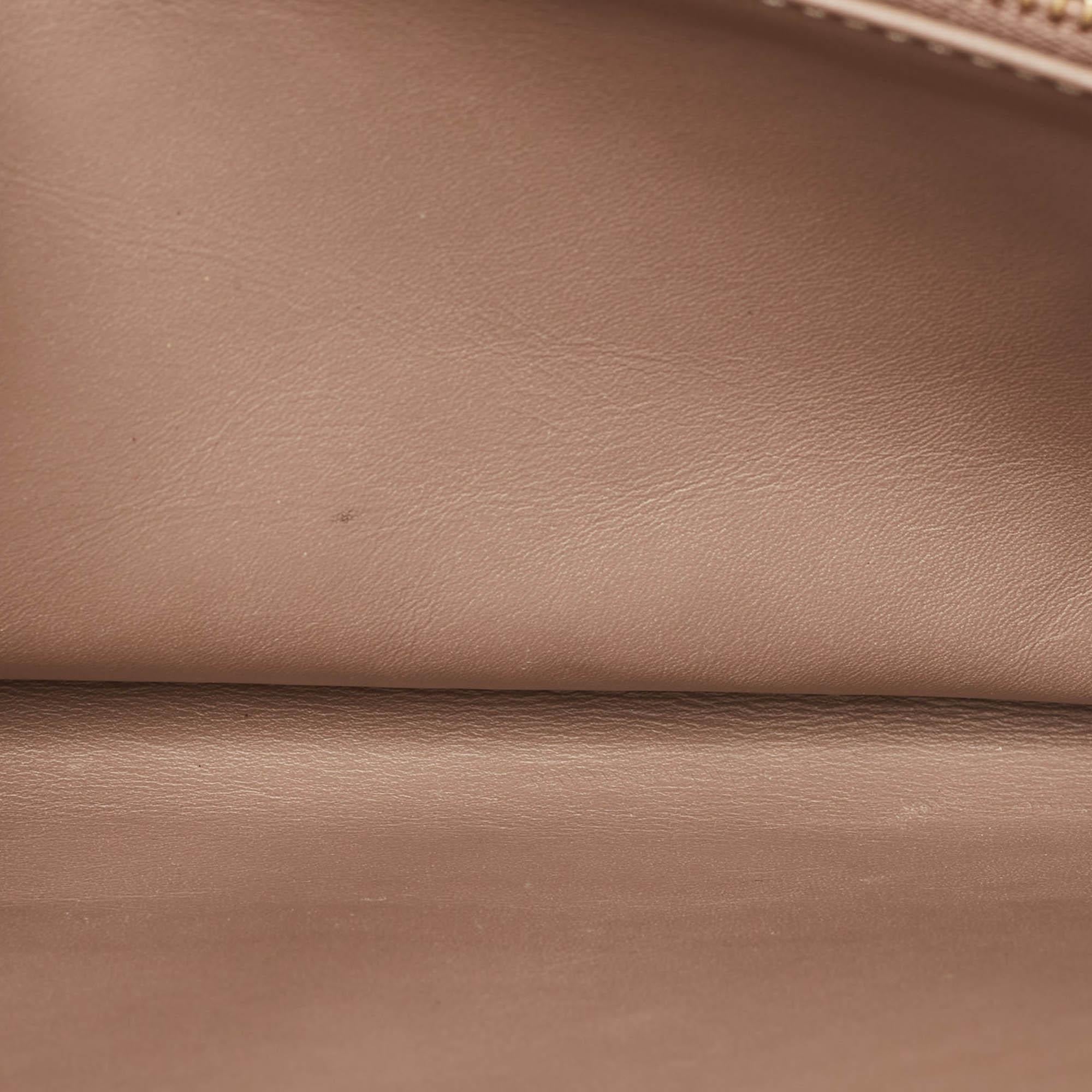 Louis Vuitton Portafoglio Beige Poudre Monogram Vernis Sarah In condizioni buone in vendita a Dubai, Al Qouz 2