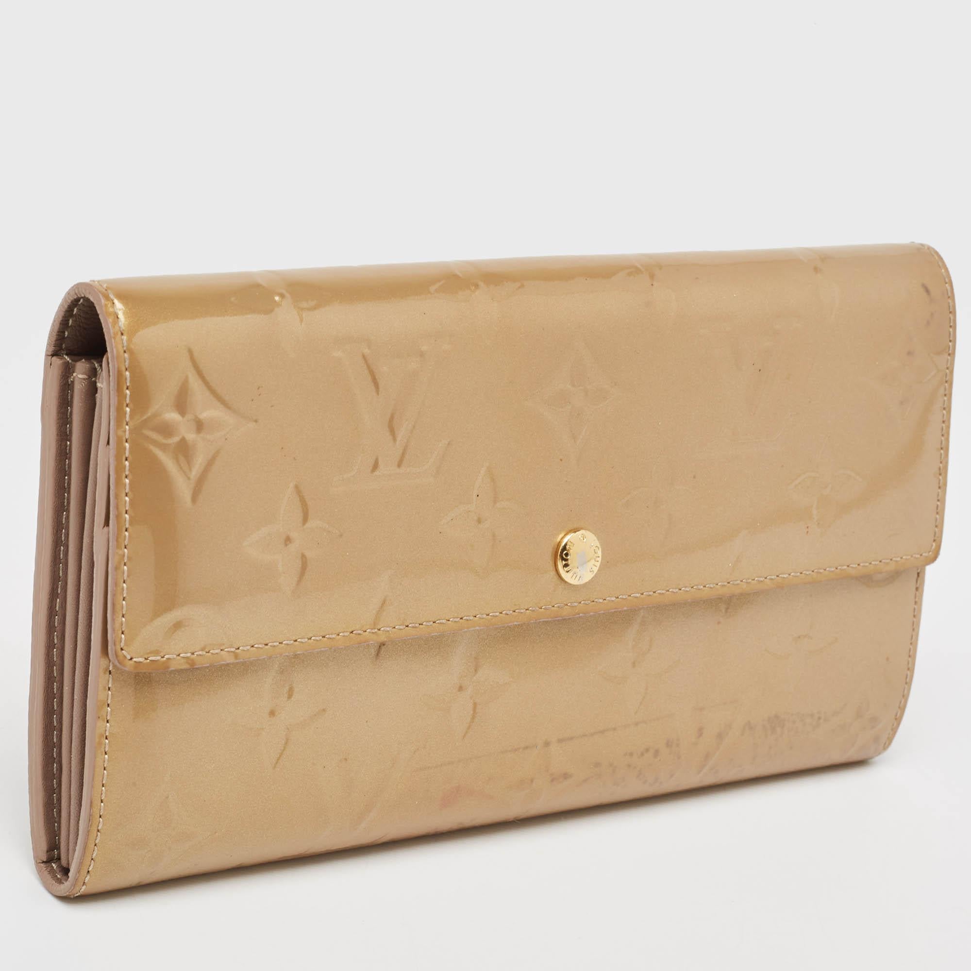 Louis Vuitton Portafoglio Beige Poudre Monogram Vernis Sarah in vendita 1
