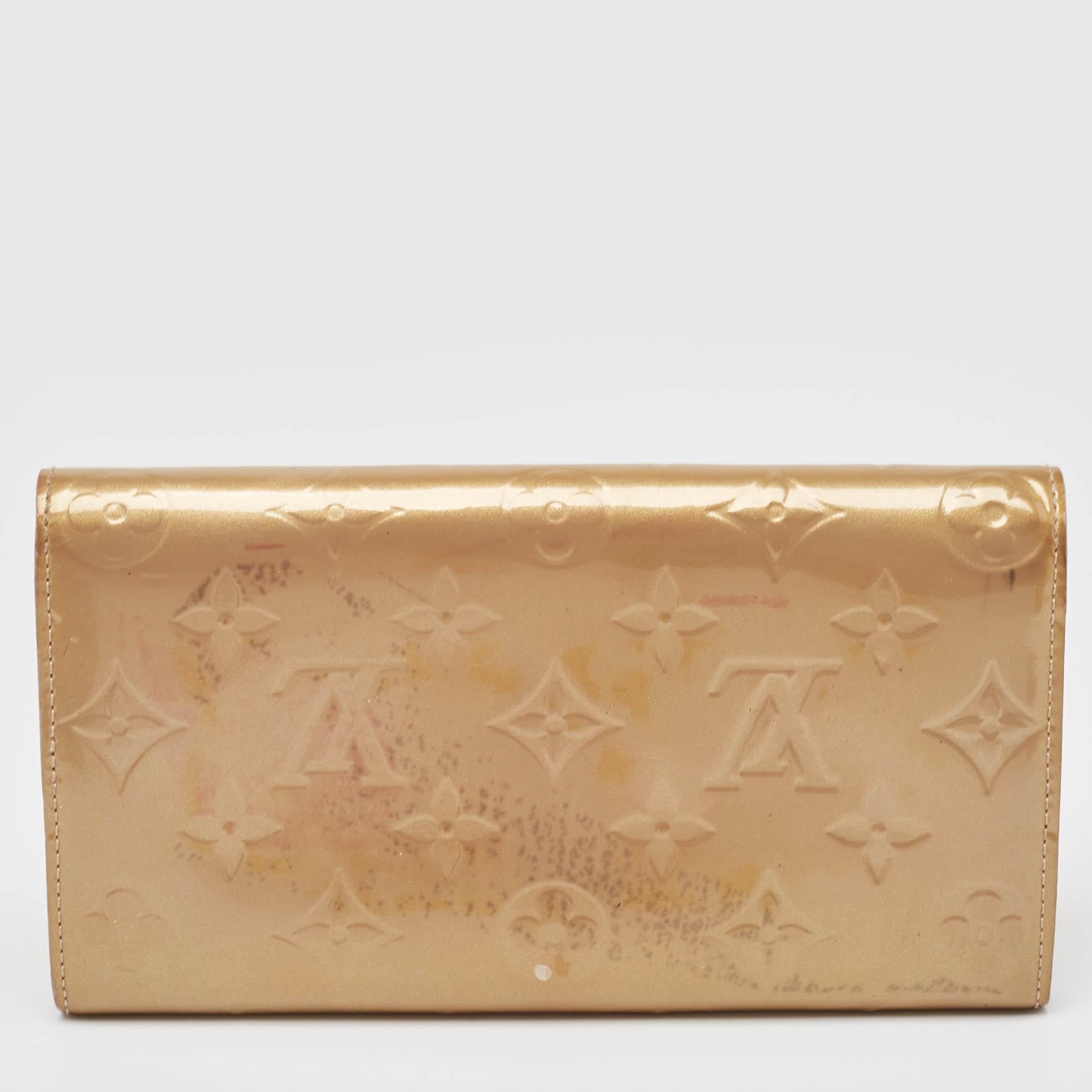 Louis Vuitton Portafoglio Beige Poudre Monogram Vernis Sarah in vendita 2