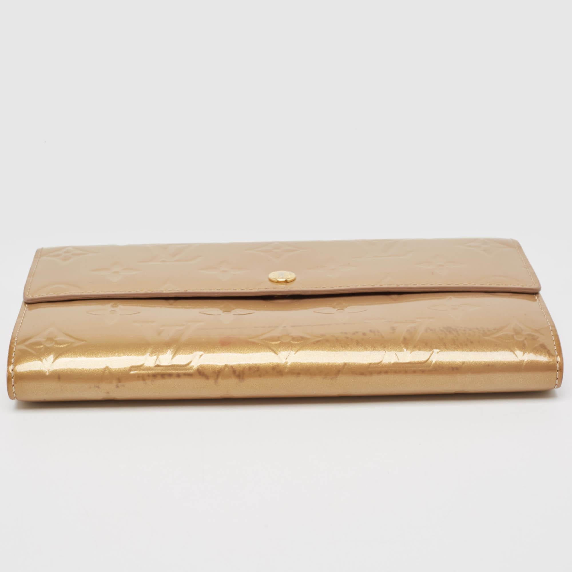 Louis Vuitton Portafoglio Beige Poudre Monogram Vernis Sarah in vendita 4