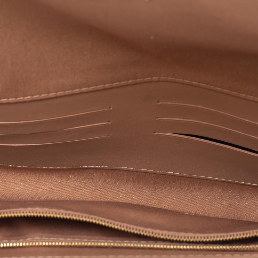 Louis Vuitton Beige Poudre Lackleder Louise Clutch 2