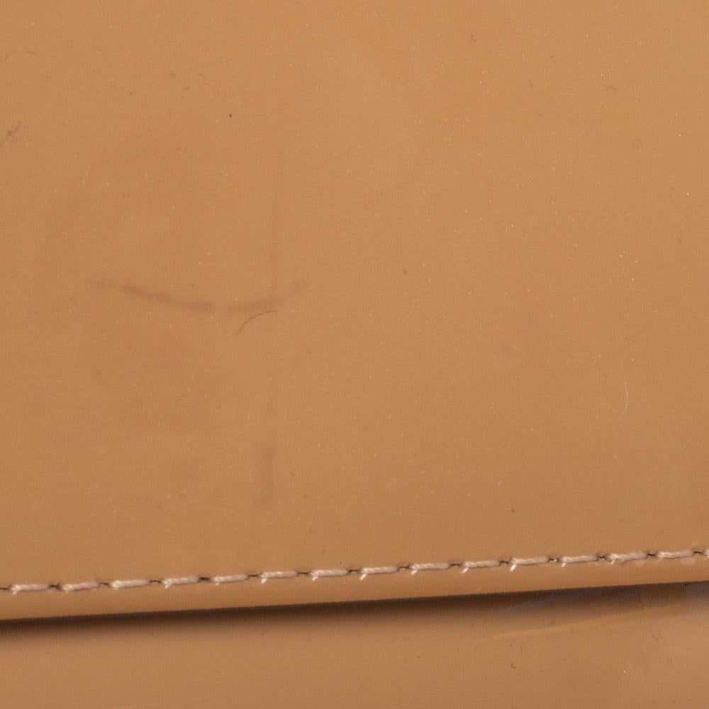 Louis Vuitton Beige Poudre Lackleder Louise Clutch 4