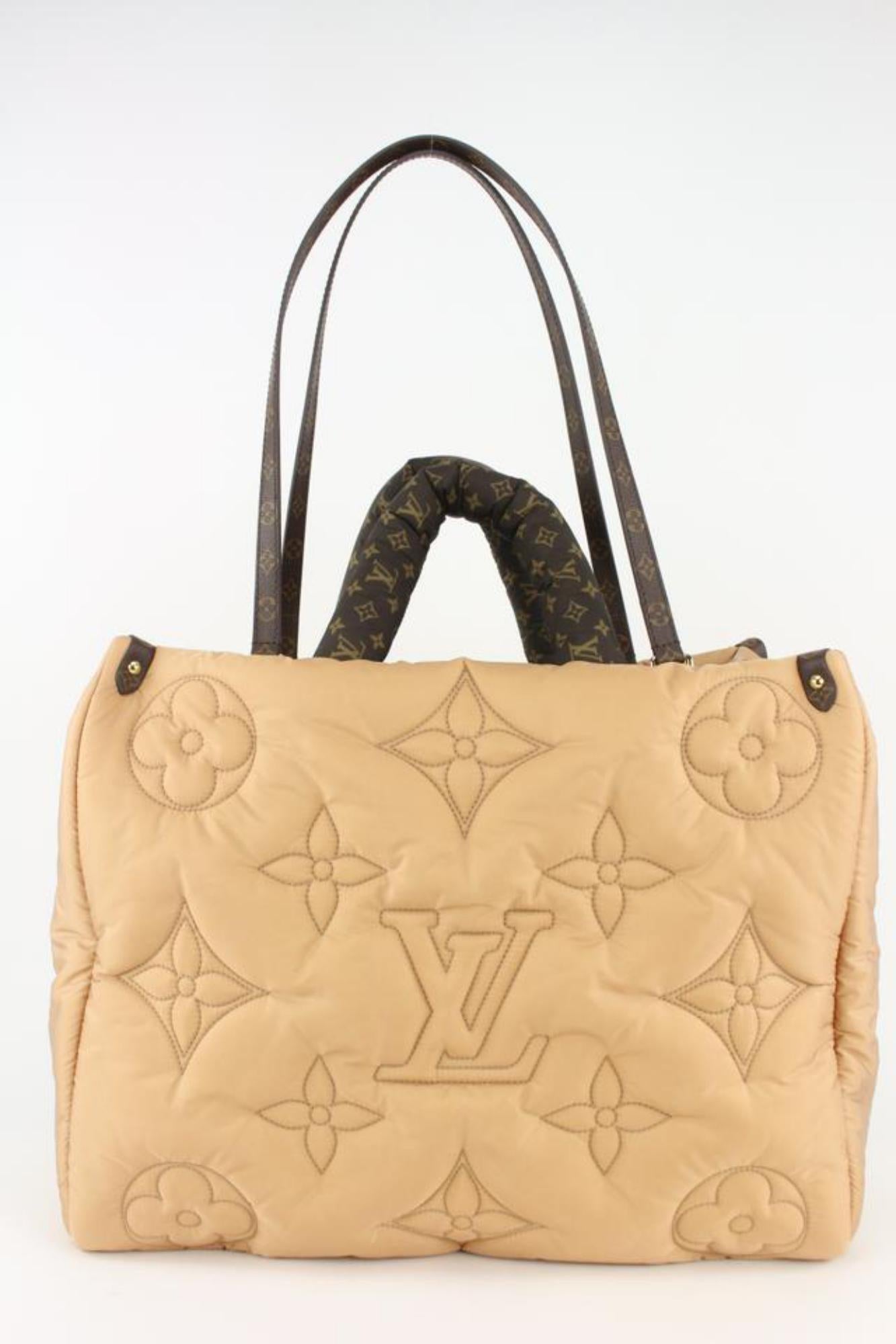 Louis Vuitton Beige Puffer Quilted Pillow Onthego GM 2way Tote Bag 1122lv1 In New Condition In Dix hills, NY
