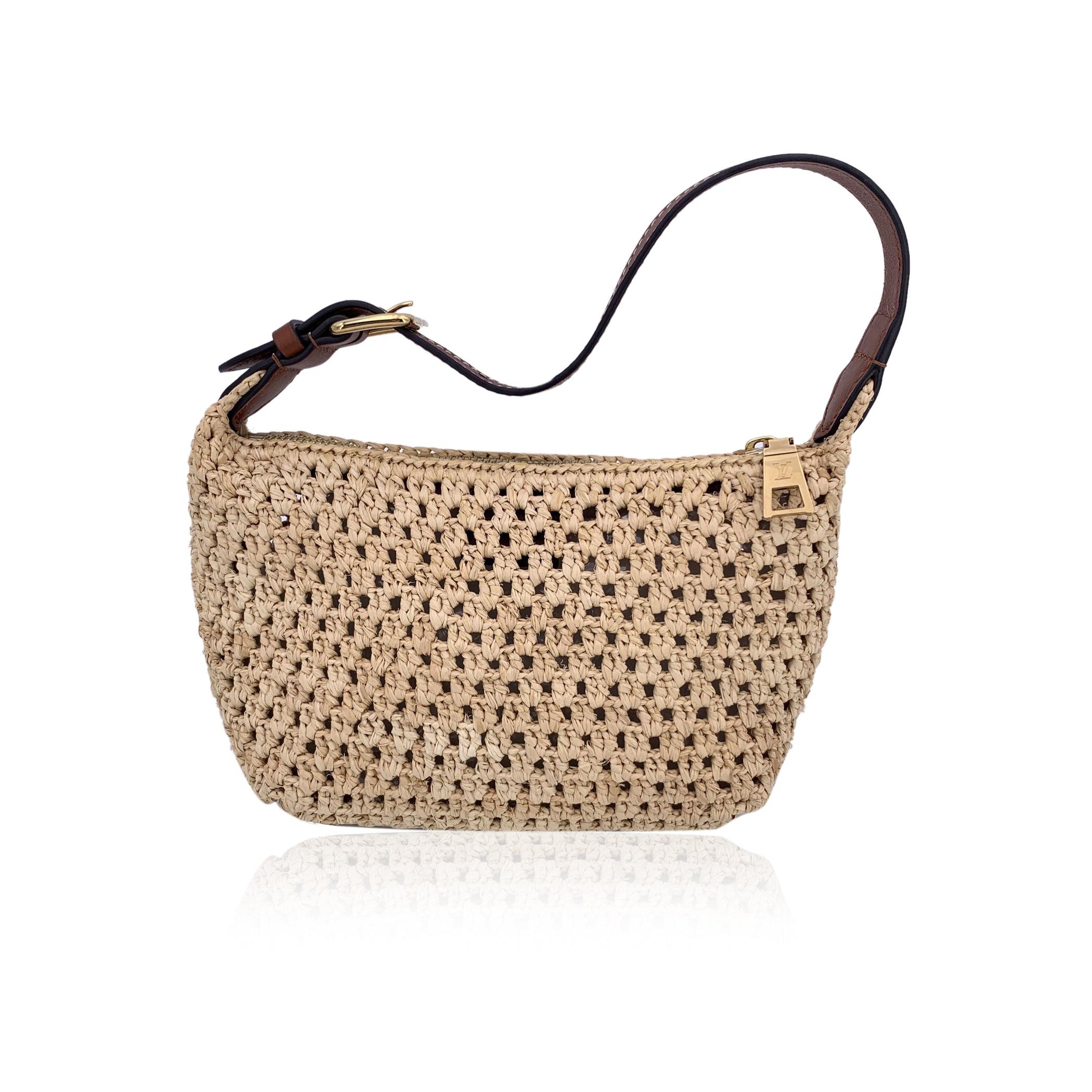 Louis Vuitton Beige Raffia Straw Hills Pochette Shoulder Bag M14304 In Excellent Condition For Sale In Rome, Rome