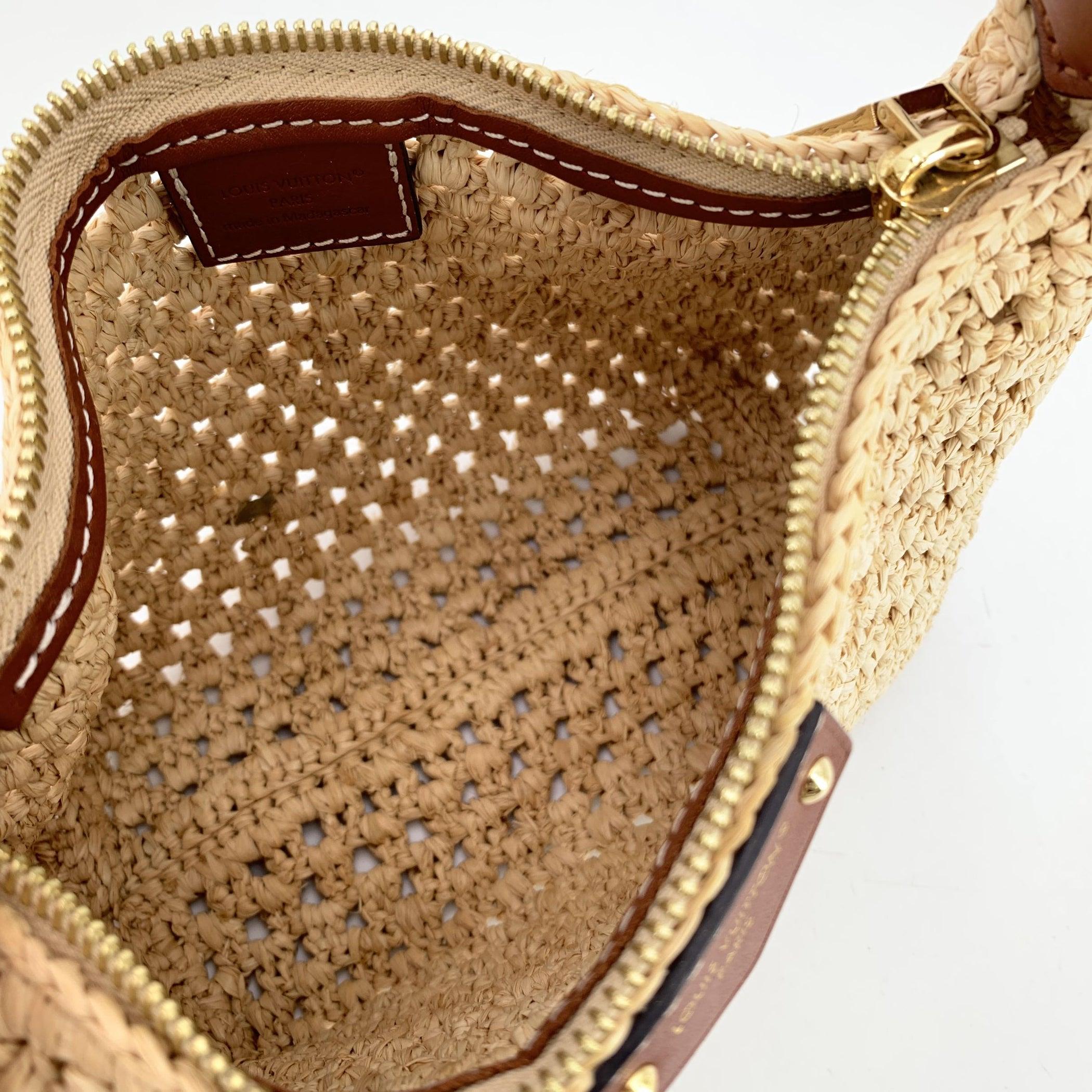 Louis Vuitton Beige Raffia Straw Hills Pochette Shoulder Bag M14304 For Sale 1