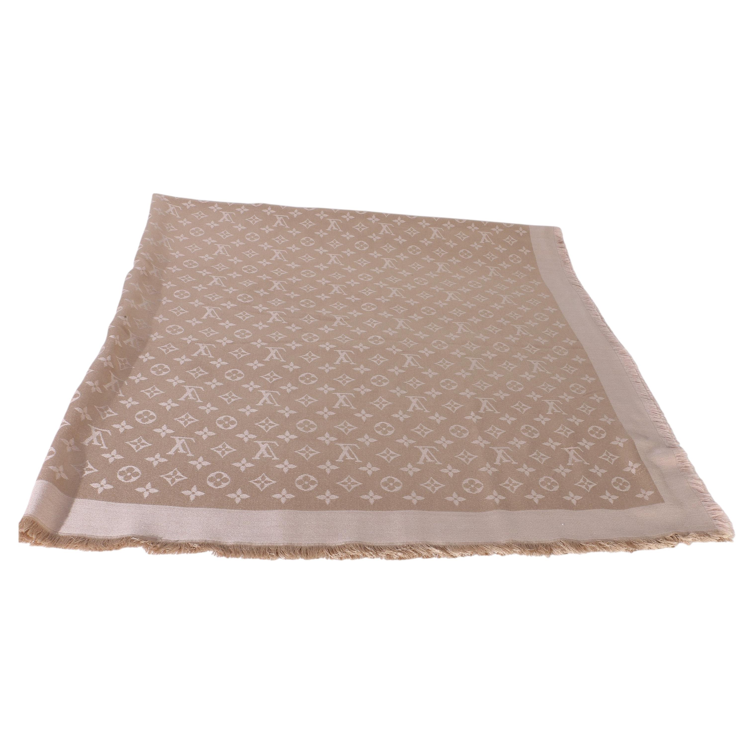 Louis Vuitton – Beige-rosa Seiden-Woll-Schal mit „Monogram Shine“-Muster im Angebot