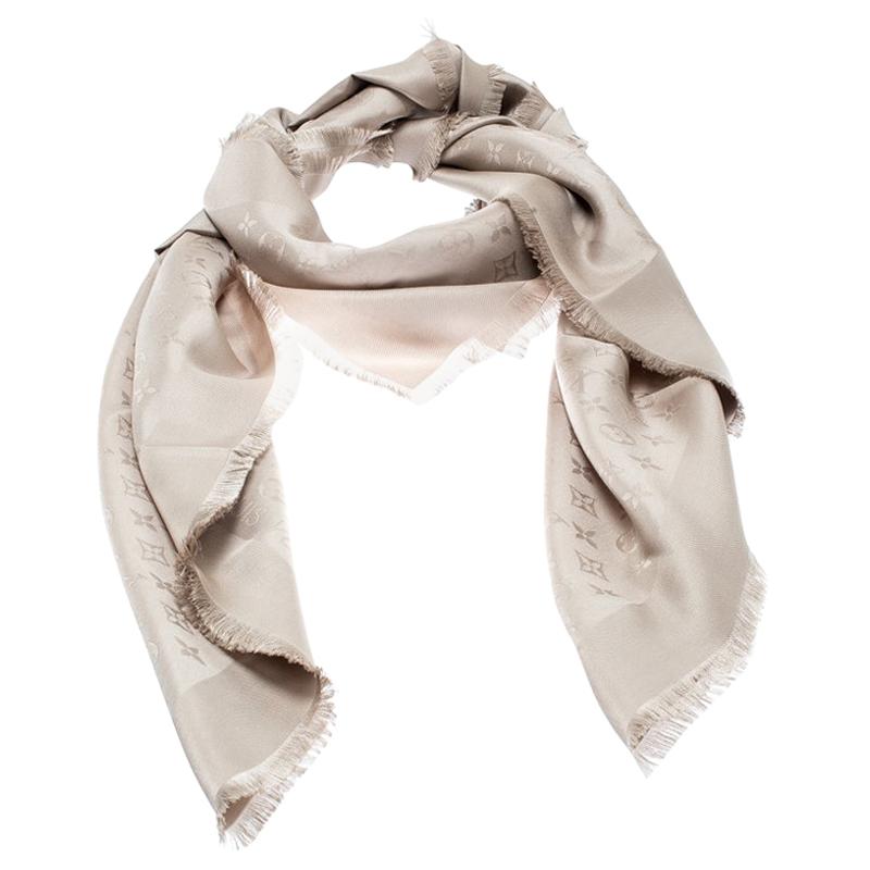 Bufanda Primark Con Inicial Bordada Y Flecos Beige