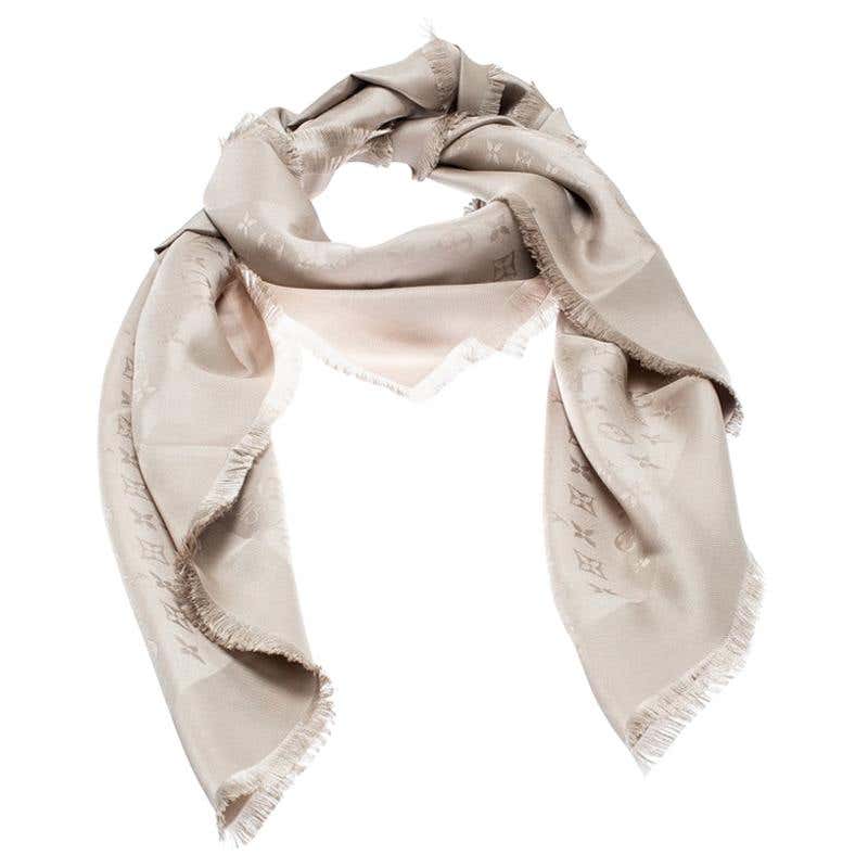 Bufanda Primark Con Inicial Bordada Y Flecos Beige