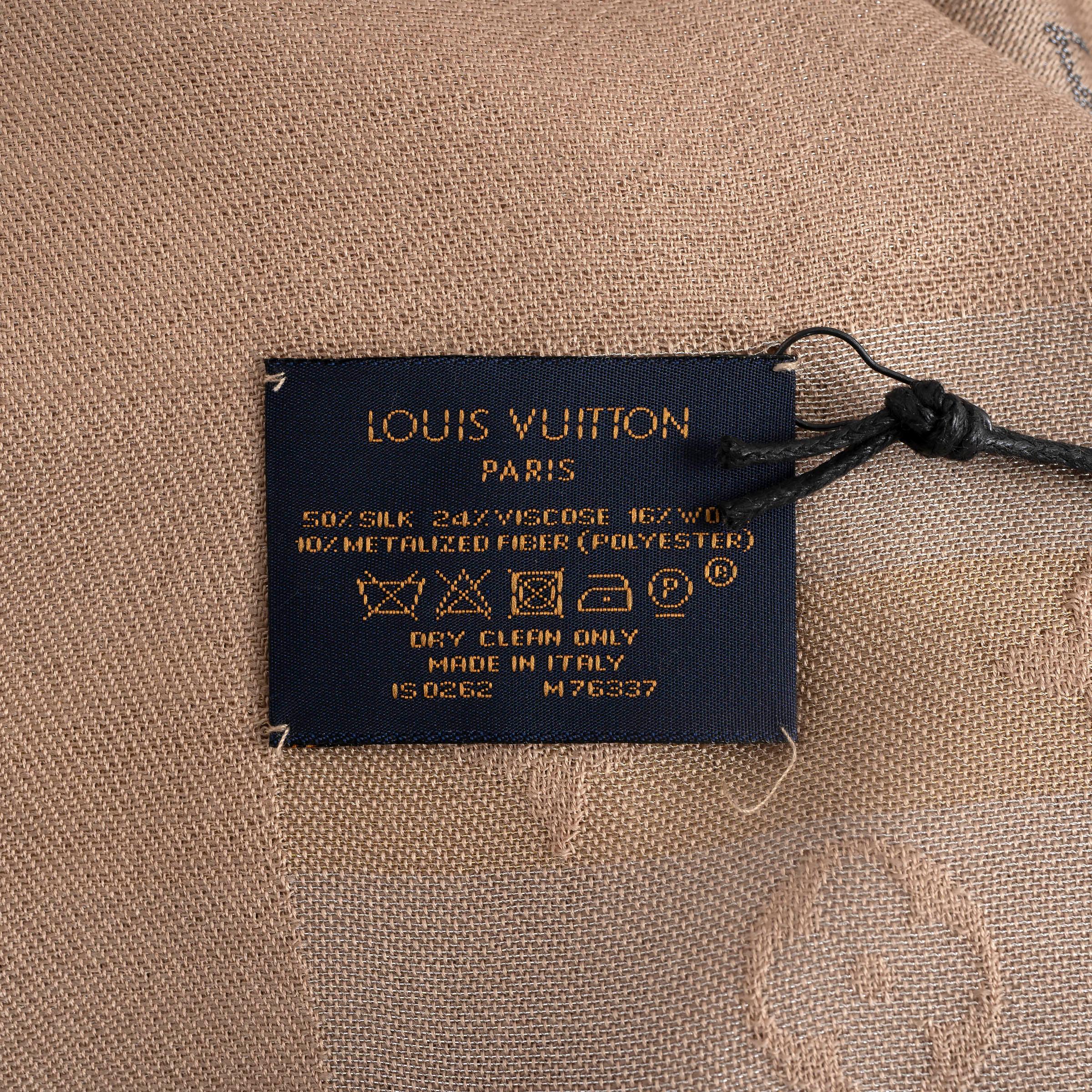 LOUIS VUITTON beige silk viscose wool SO SHINE MONOGRAM Shawl Scarf M76337 In Excellent Condition For Sale In Zürich, CH