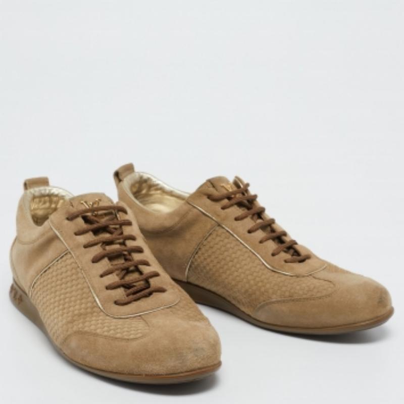 Louis Vuitton Zapatillas bajas de ante beige talla 36.5 en Bastante bueno estado para la venta en Dubai, Al Qouz 2