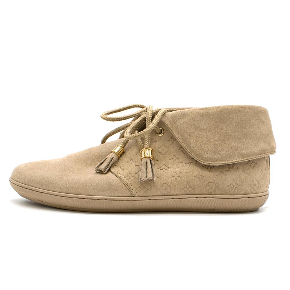 Louis Vuitton Beige Suede Moccasin Boot

- Ankle height
- Flap by ankle
- Woven laces with tassels and LV hardware
- Signature LV embossed monogramming
- Flat platform

Materials:
- 100% Suede
- Rubber sole

Made in Italy
