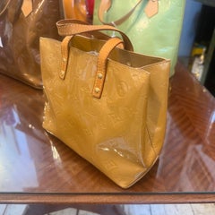 Louis Vuitton Beige Vernis Patent Leather Reade Hand-Bag