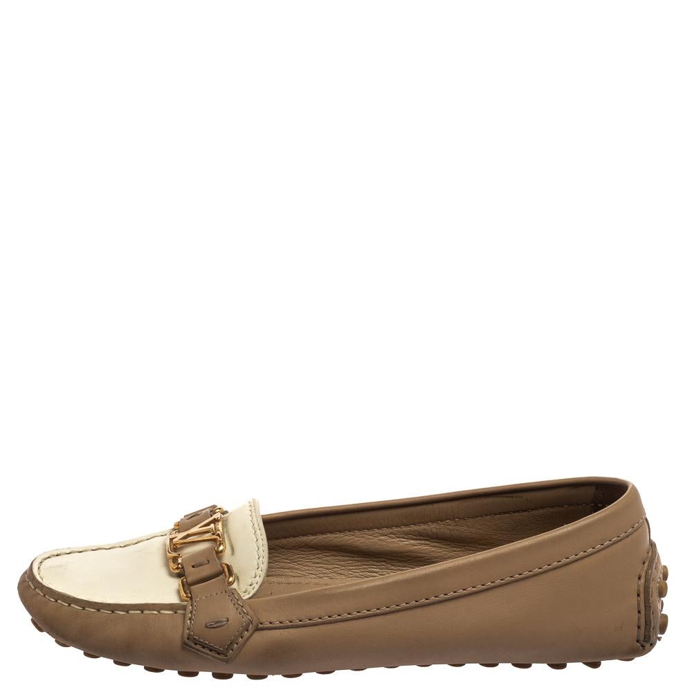 These Louis Vuitton loafers combine comfort and style with perfection. They feature smooth leather uppers and round seamed toes. Lined with leather to ensure comfort, this pair of loafers will complement any casual outfit and is complete with logo