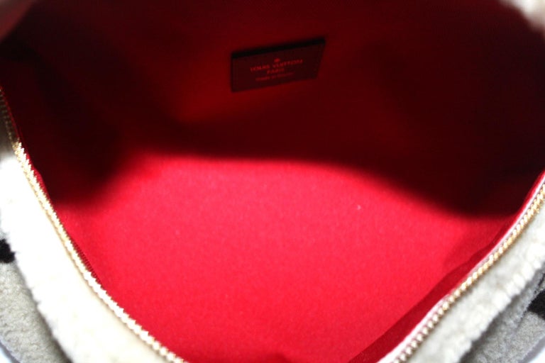 Louis Vuitton Beige Wool  Bum Bag For Sale 4