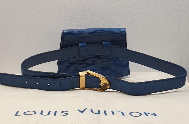 Blue Louis Vuitton belt bag in Tilsitt blue Epi leather For Sale