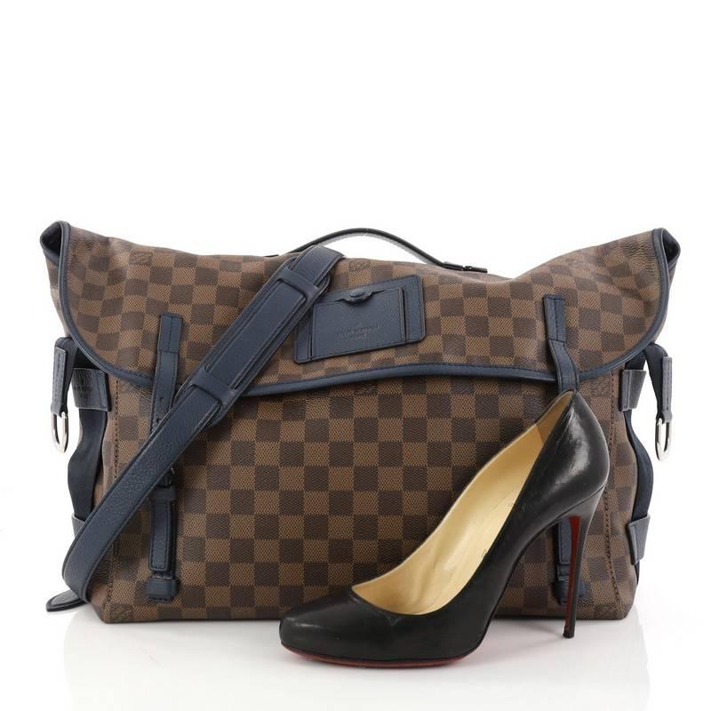 This authentic Louis Vuitton Besace Messenger Damier is perfect for everyday use. Crafted in damier ebene coated canvas, this messenger bag features top leather handle, adjustable leather strap, frontal flap, leather trims, adjustable belted strap,