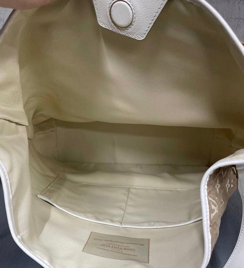 Louis Vuitton Besace Shoulder Bag Beige White For Sale 3