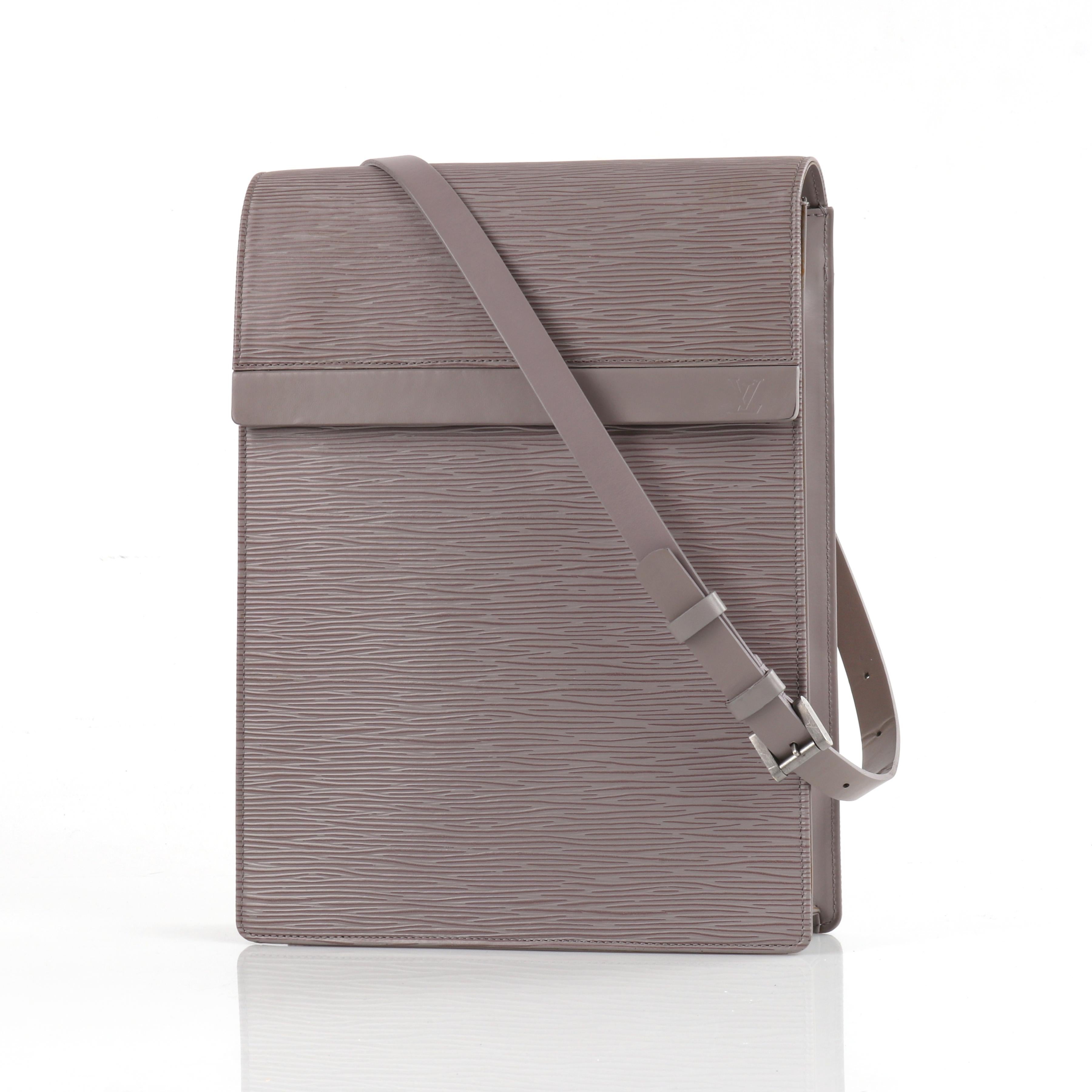 LOUIS VUITTON “Biarritz” Epi Cowhide Leather Fold Over Top Lilac Shoulder Bag Crossbody
 
Brand / Manufacturer: Louis Vuitton
Manufacturer Style Name: Biarritz bag
Style: Shoulder bag
Color(s): Shades of lilac purple
Lined: Yes
Unmarked Fabric