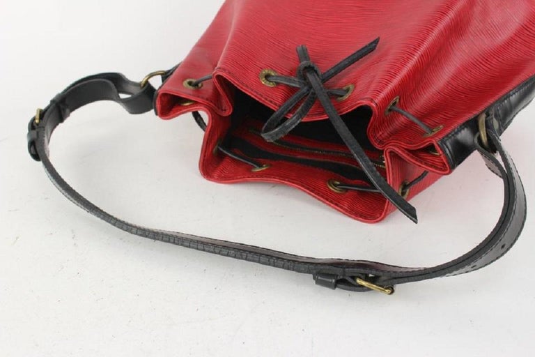 Authentic Louis Vuitton Epi Petit Noe Bi-color Black x Red Drawstring Bag  1916G