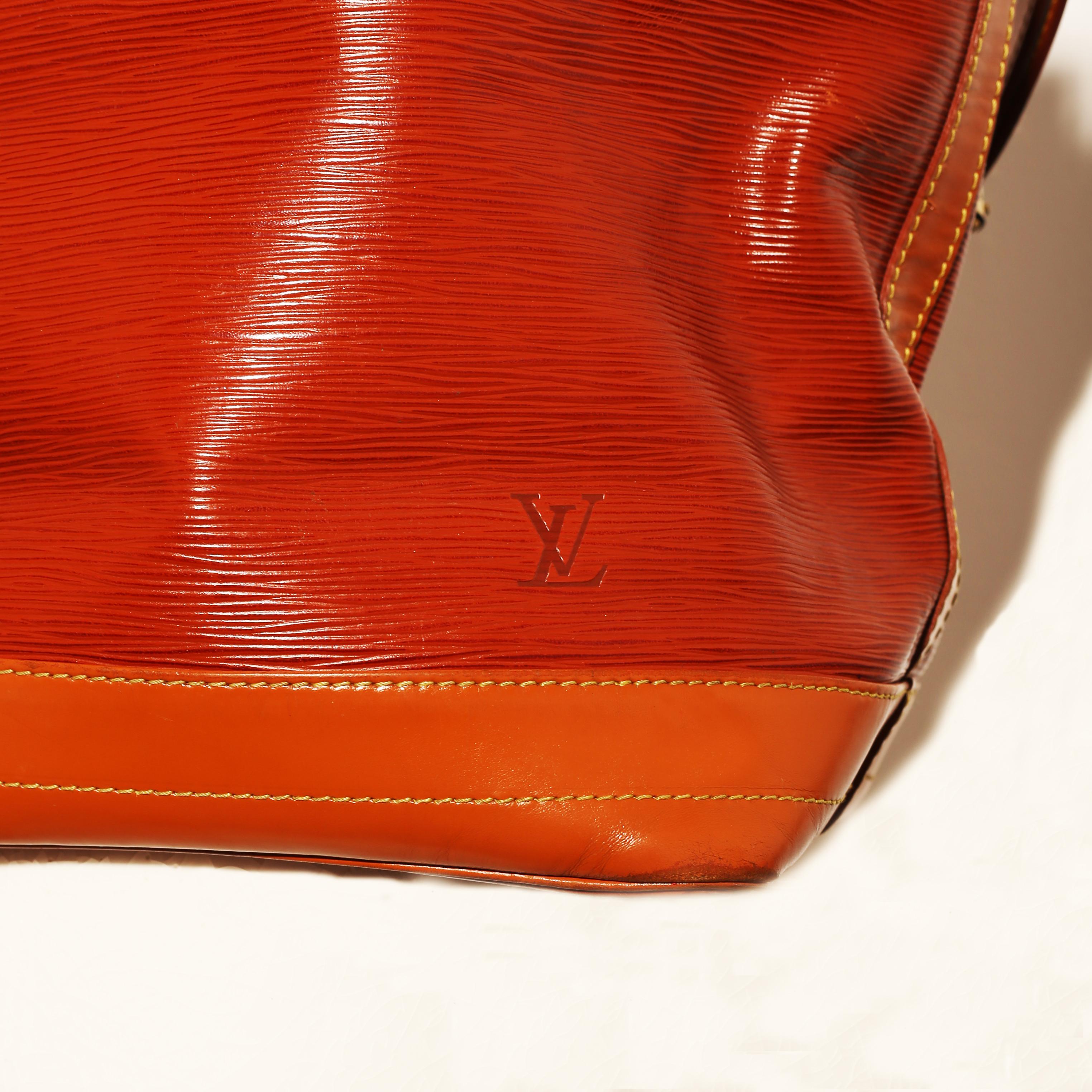 Louis Vuitton Sac à main bicolore marron Noe Large  Sac bandoulière à bandoulière  Bon état à  Bilbao, ES