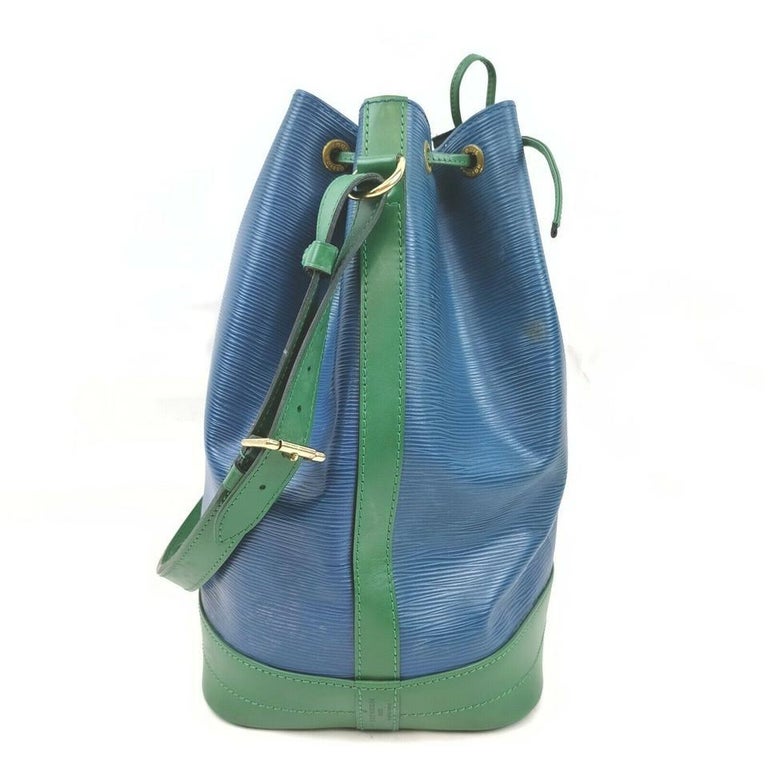 Louis Vuitton Bicolor Green x Blue Noe Drawstring Bucket Hobo 861663A For Sale 6