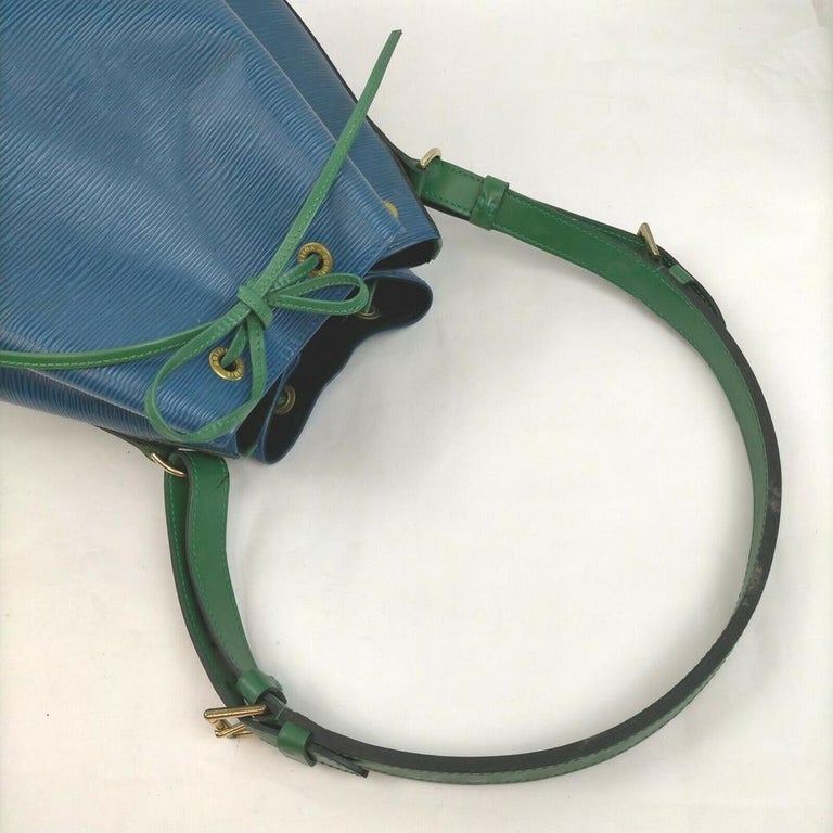 Louis Vuitton Bicolor Green x Blue Noe Drawstring Bucket Hobo 861663A For Sale 7
