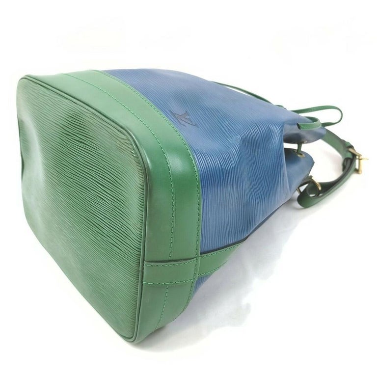 Louis Vuitton Bicolor Green x Blue Noe Drawstring Bucket Hobo 861663A For Sale 4