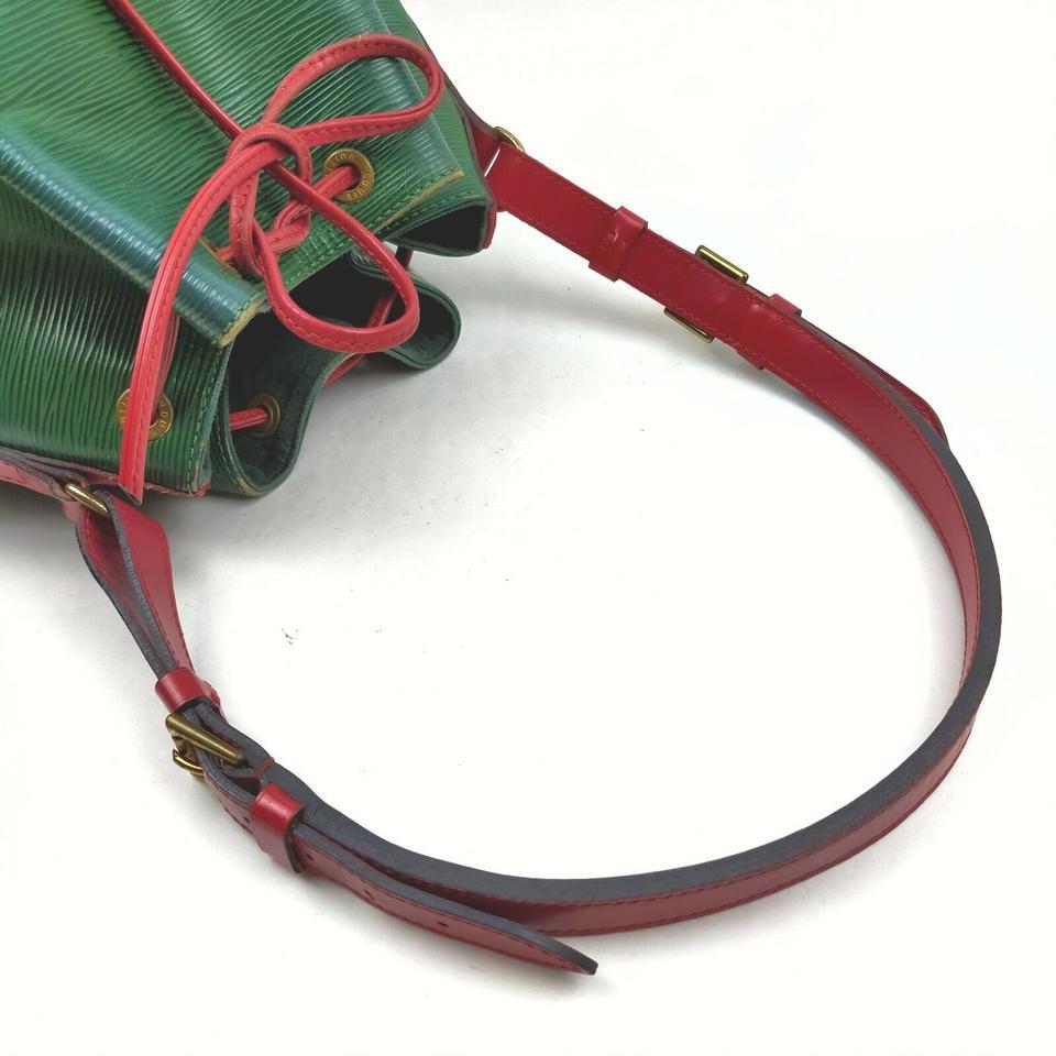 Louis Vuitton Bicolor Green x Red Petite Noe Drawstring Bucket Hobo Bag  862671 In Good Condition In Dix hills, NY