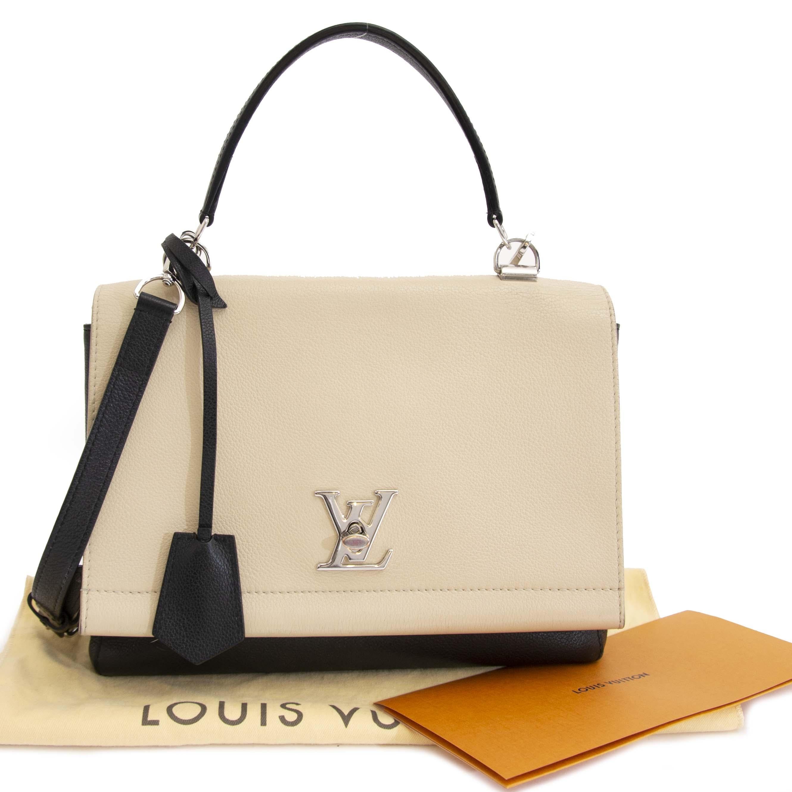 Very good condition

Louis Vuitton Bicolor Lockme Noir Vanille Shoulder Bag

Never out of style with this timeless Louis Vuitton Bicolor Lockme Noir Vanille Shoulder Bag. 
This chic and compact handbag is crafted of grained calfskin leather in black