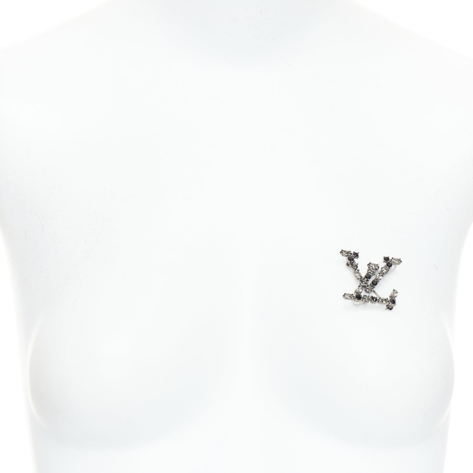 LOUIS VUITTON big LV logo black clear rhinestone diamante pin brooch
Reference: TGAS/E00845
Brand: Louis Vuitton
Material: Metal
Color: Black, Clear
Pattern: Solid
Closure: Pin
Extra Details: Mixed black and clear rhinestone