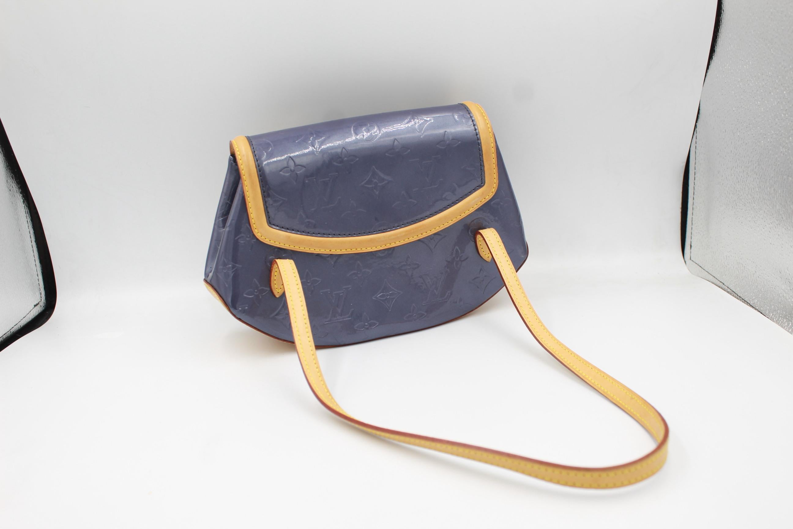Louis Vuitton biscayne patent purple leather.
Good conditions. 
26cm x 18cm x 6cm