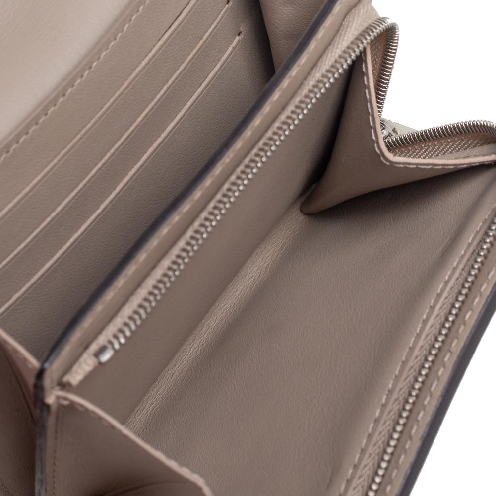 Iris kompakte Brieftasche aus Biskuit-Mahagina-Leder von Vuitton 3