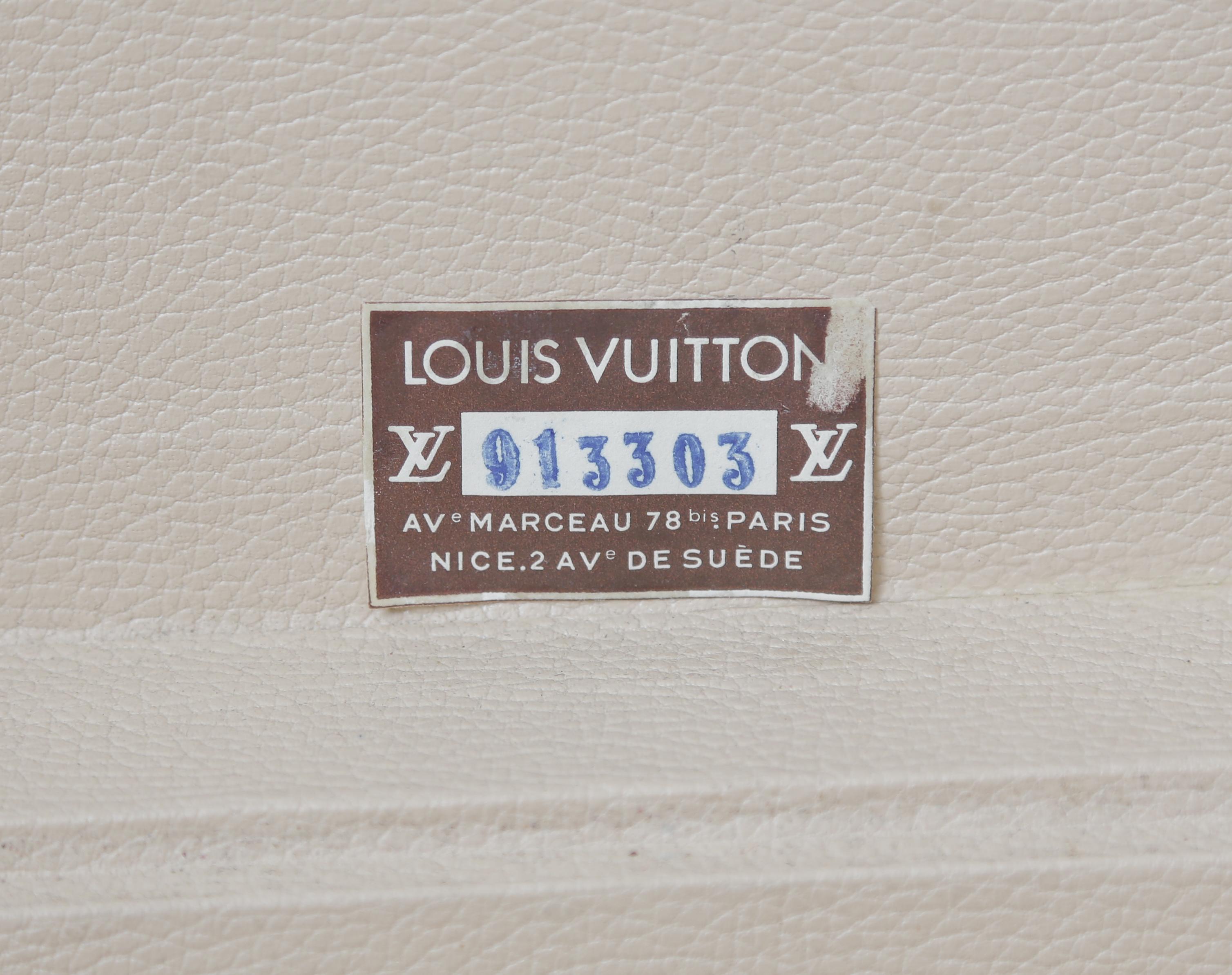 Louis Vuitton Bisten 1970 Luggage 6
